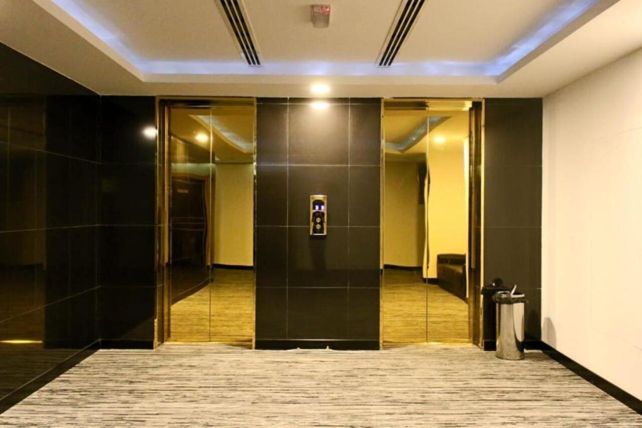 ホテル Parkside Plaza マスカット エクステリア 写真