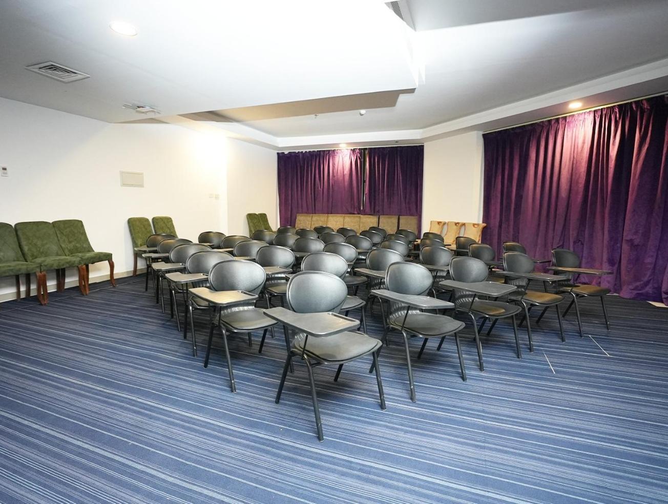 ホテル Parkside Plaza マスカット エクステリア 写真