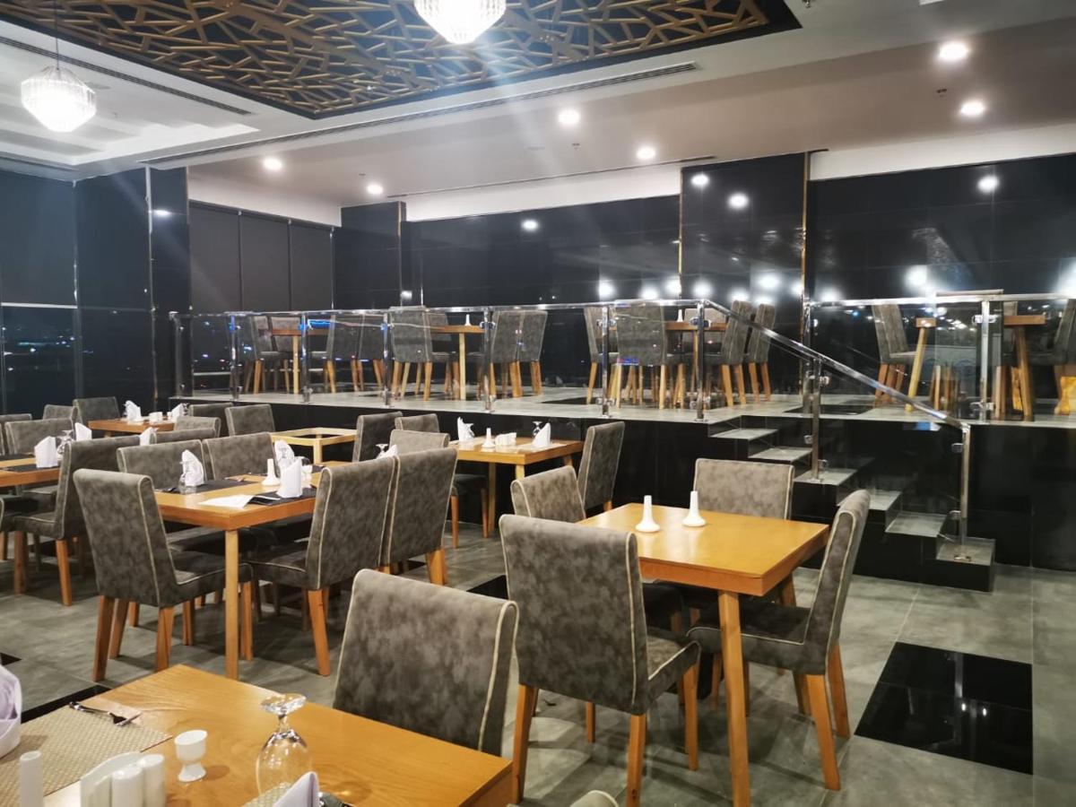 ホテル Parkside Plaza マスカット エクステリア 写真