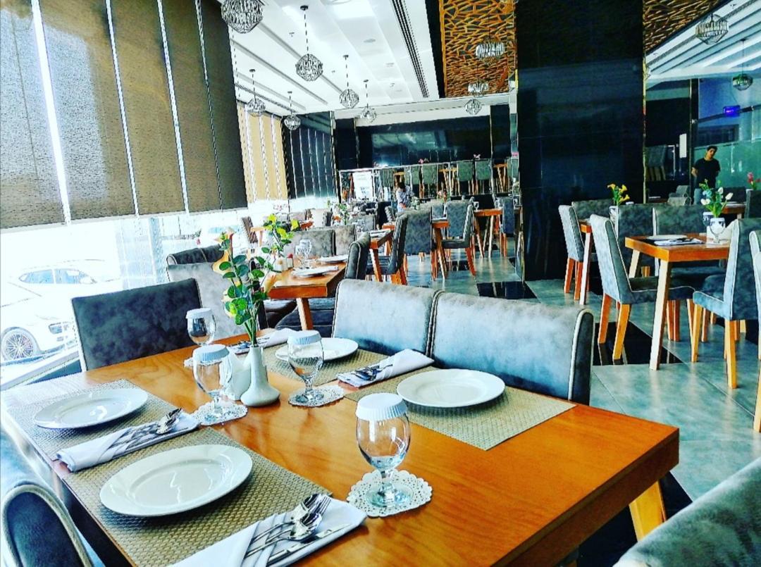 ホテル Parkside Plaza マスカット エクステリア 写真