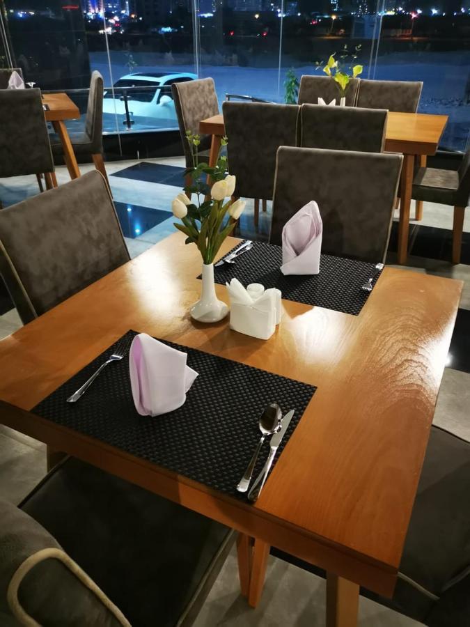 ホテル Parkside Plaza マスカット エクステリア 写真